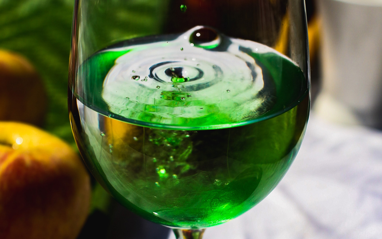 green glass pranjal kumar su unsplash