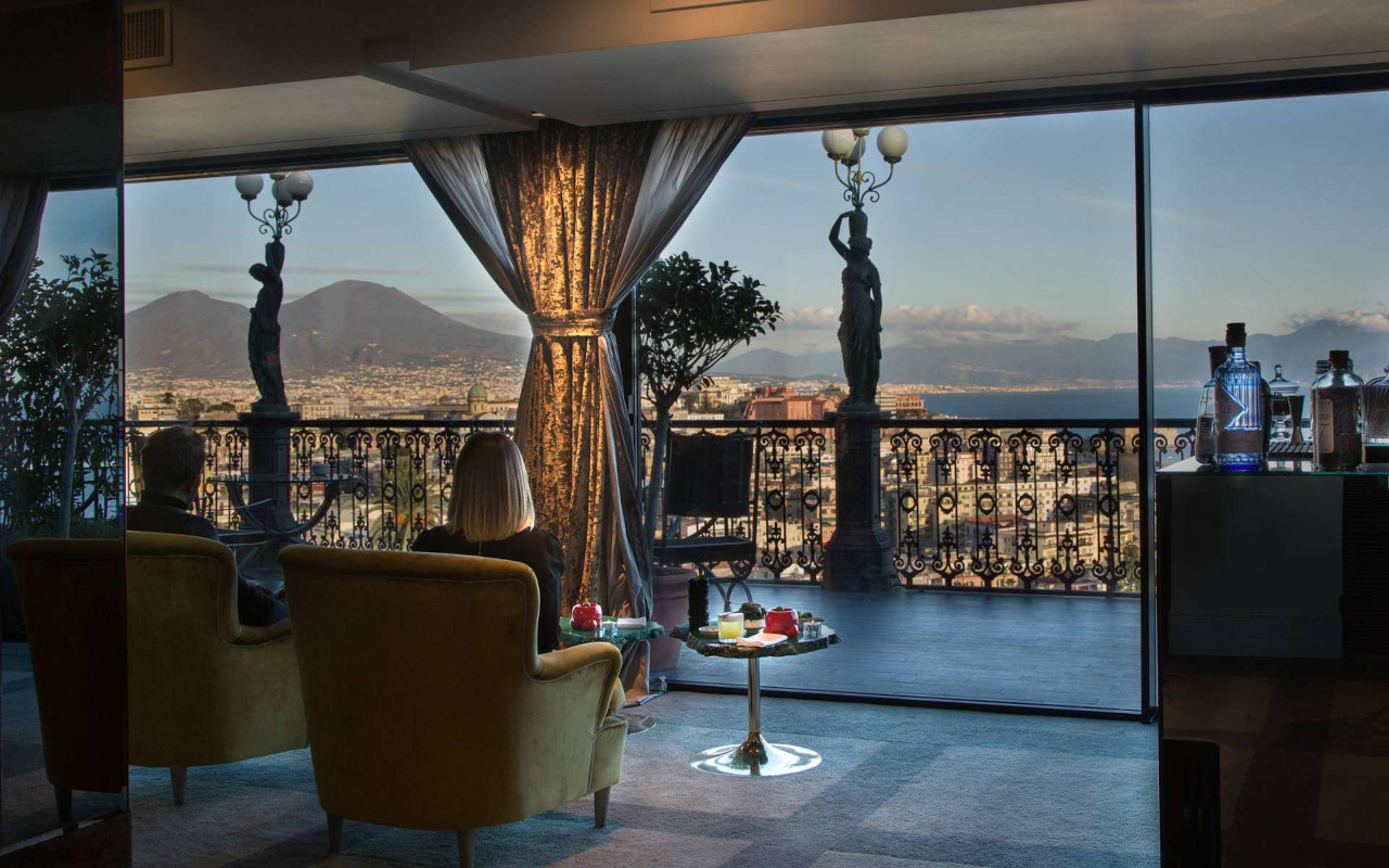 La terrazza panoramica del Grand Hotel Parker's di Napoli
