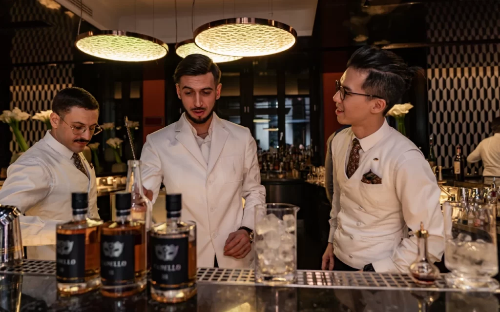 I bartender del Mandarin Garden di Milano