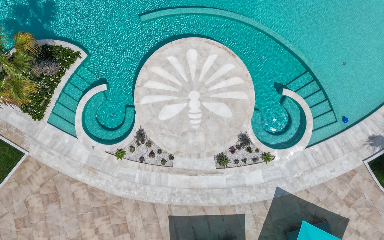 La piscina dell'Hotel Abi D'Oru