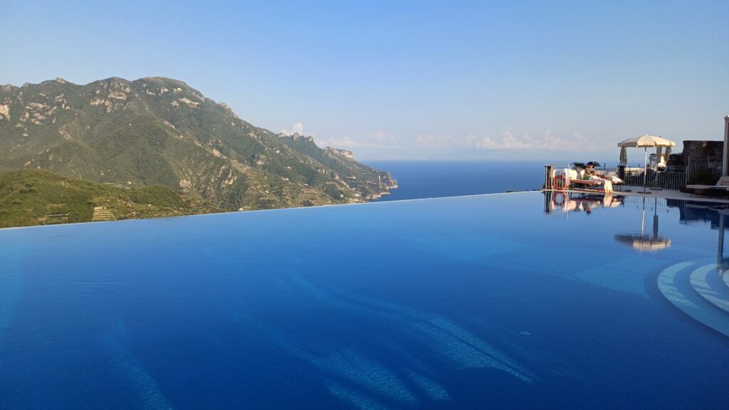 Vista dalla Piscina del Caruso A Belmond Hotel