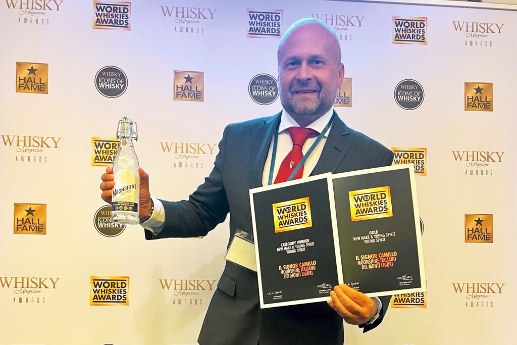 n momento della premiazione durante il World Whiskey Awards di Londra - credits Il Signor Camillo