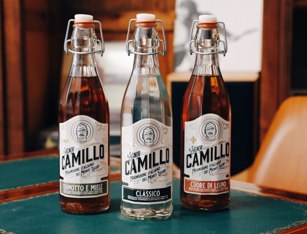 Moonshine Chinotto e Miele, Moonshine Classico e Moonshine Cuore di Legno di Il Signor Camillo - credits Il Signor Camillo