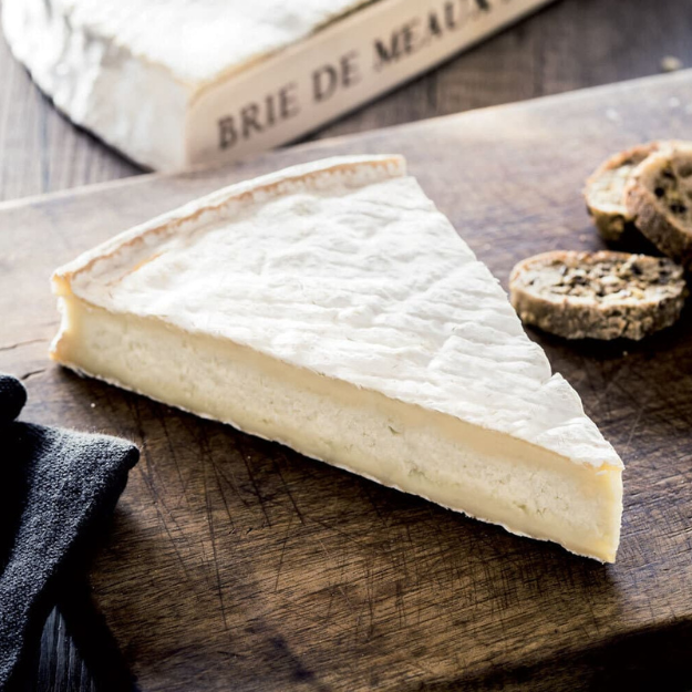 Il brie è un formaggio a crosta fiorita più consumati e apprezzati nel mondo, la sua cremosità e delicatezza si sposano alla perfezione con un buon distillato invecchiato 