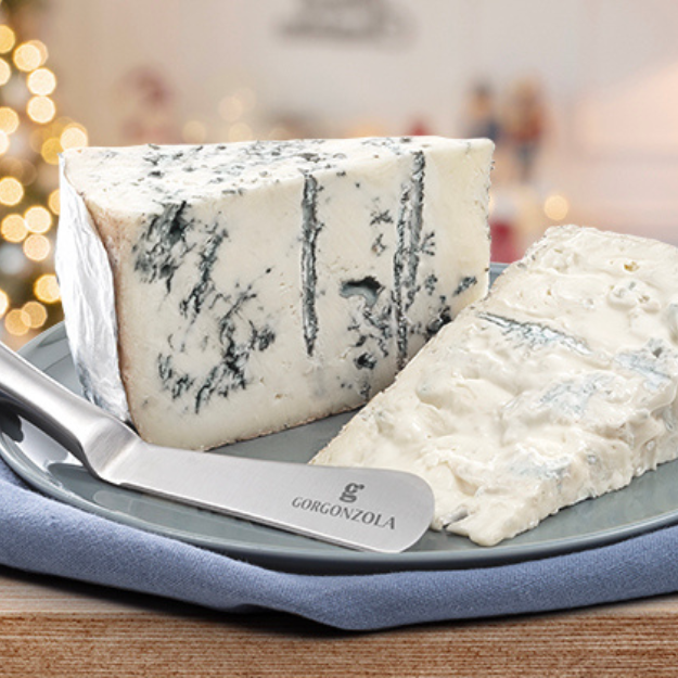 Il gorgonzola apprezzato in tutto il mondo dagli amanti dei formaggi eleganti ma decisi, anche con abbinamenti fuori dal comune come con i distillati